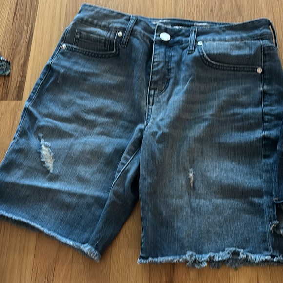Women’s size 4 Jean shorts Seven brand - Picture 2 of 7